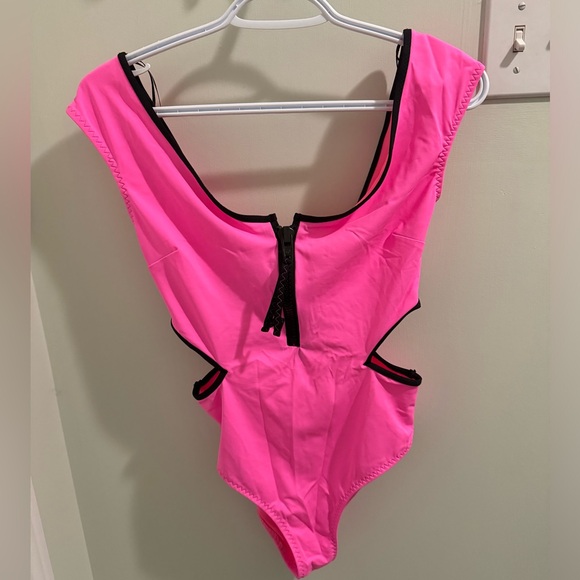 Zara one piece bathing suit 🩷 - Picture 1 of 3